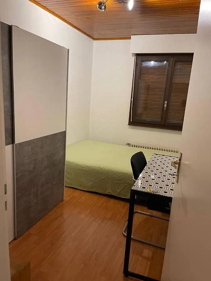 ז'נבה 5 Rooms In The Same House 0*,